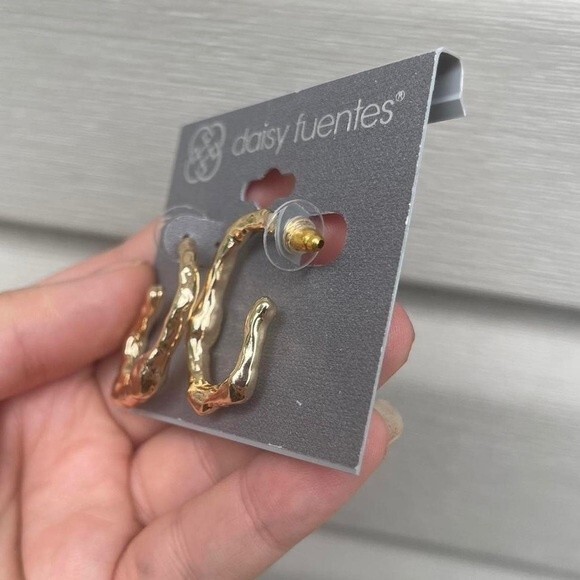 Daisy Fuentes gold abstract open hoop post earrings 1.25 inch - Picture 3 of 4